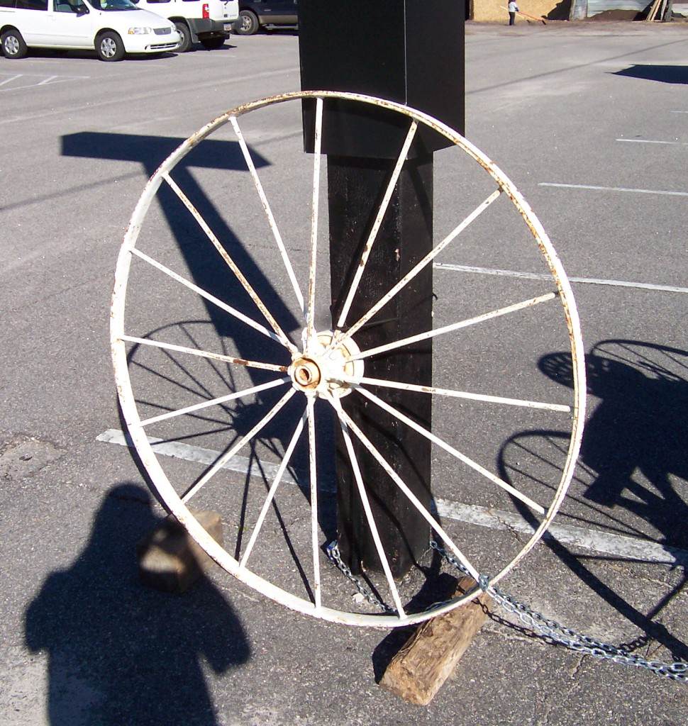 triple-a-resale-vintage-metal-wagon-wheel