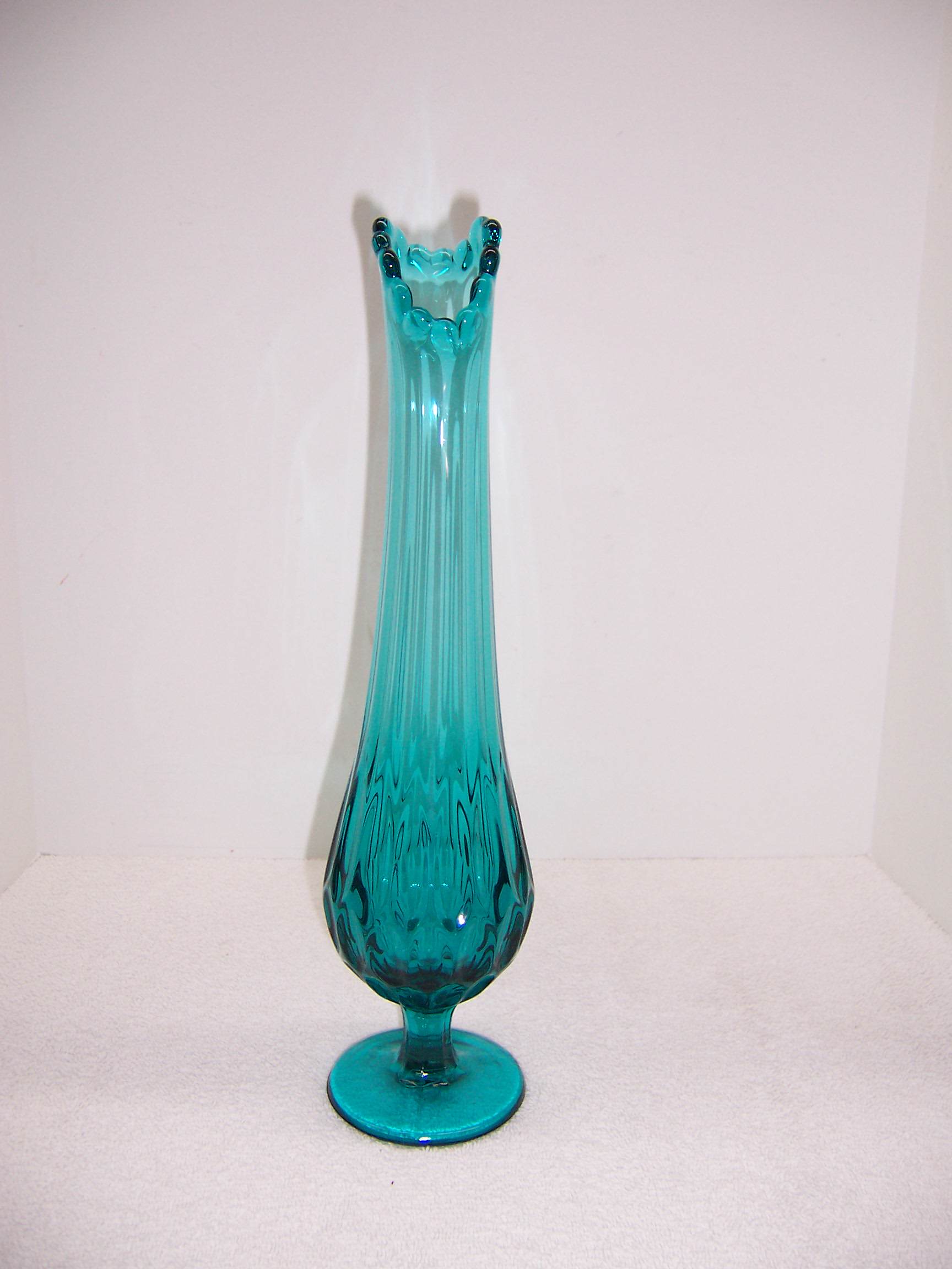 Fenton glass bud vase