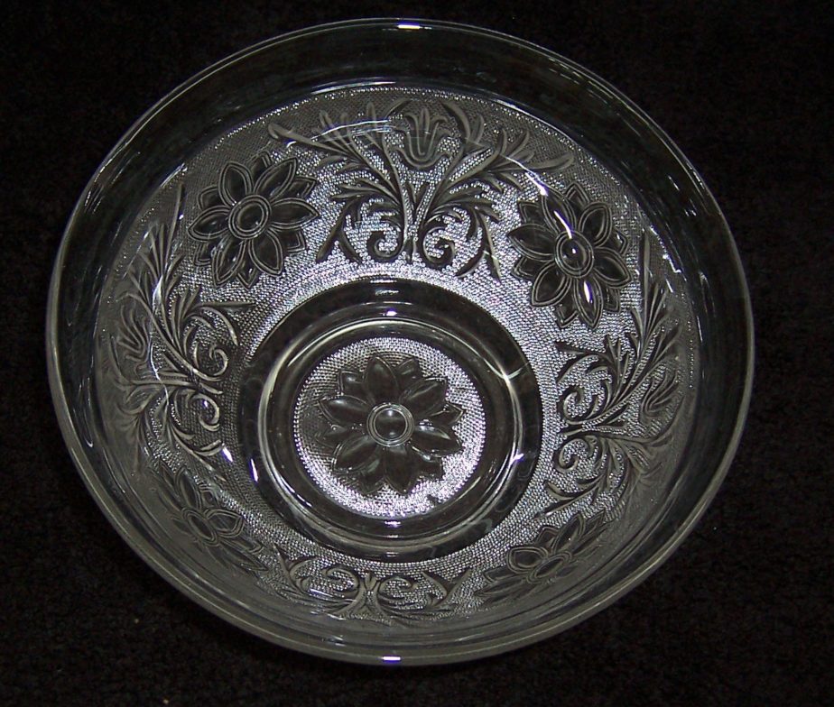 Anchor Hocking Sandwich Glass Salad Bowl - Triple A Resale