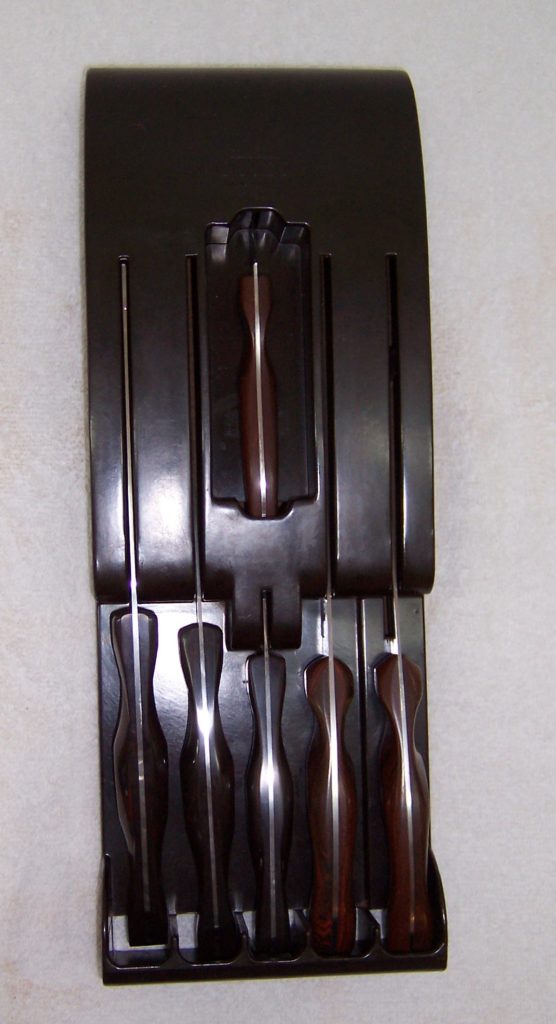 Vintage Cutco 7pc Knife Set with Wall Mount - Triple A Resale