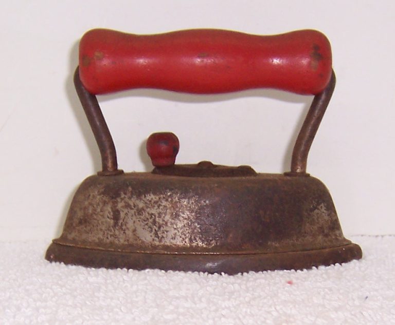 antique-dover-cast-iron-sad-iron-number-3